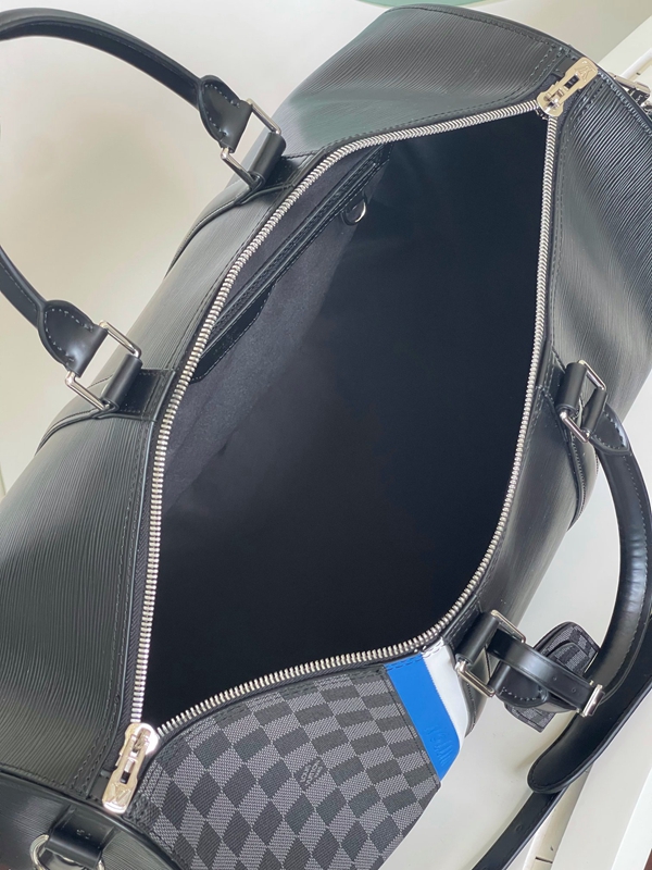 ルイヴィトンバッグ着用イメージ